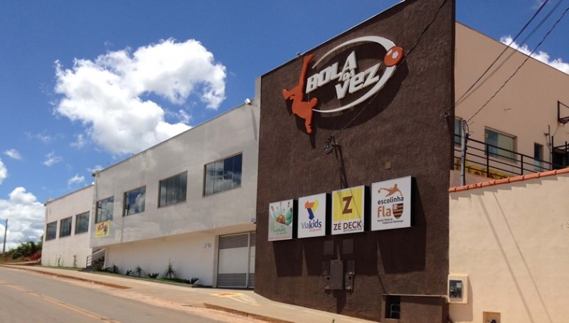 QUADRA BOLA DA VEZ - QUADRA, BOLICHE E RESTAURANTE