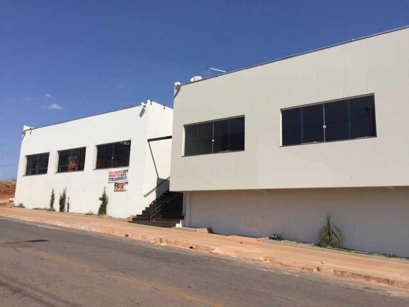 QUADRA BOLA DA VEZ - QUADRA, BOLICHE E RESTAURANTE