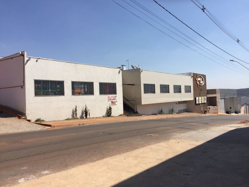 QUADRA BOLA DA VEZ - QUADRA, BOLICHE E RESTAURANTE